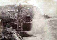 Storm-at-the-Lifeboat-House-East-Parade.-1905.